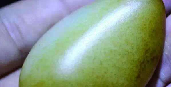 漲知識，玉也能騙人！照玉手電筒照出真相